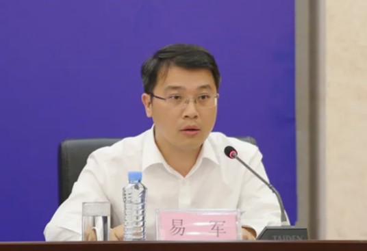 易军（江西省社会主义学院党组书记、省委统战部副部长）