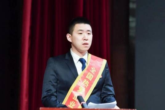 冯迪(北京蓝城兄弟信息技术有限公司党支部副书记)