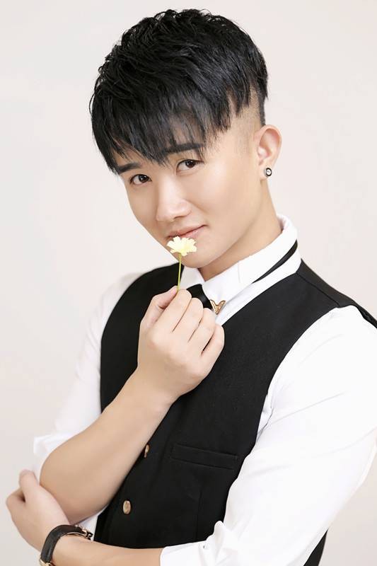 邱小龙(中国内地男歌手)
