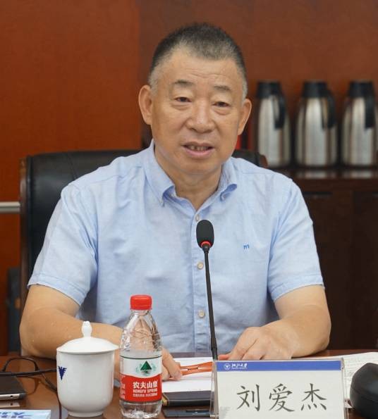 刘爱杰（中国赛艇协会、中国皮划艇协会原主席）