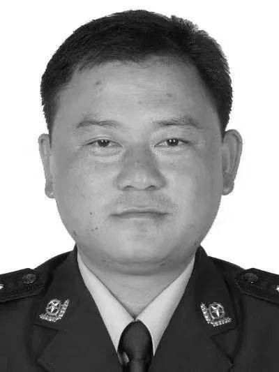 李江华(云南省玉溪市元江县公安局原一级警长)