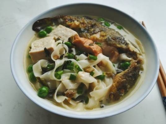 黄鱼煨面