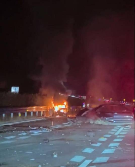 10·4玉林多车连撞起火事故