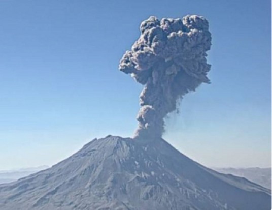 乌维纳斯火山