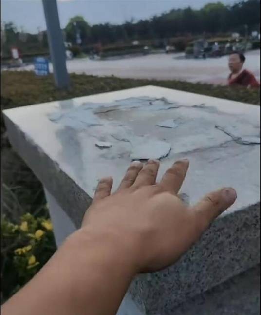 9·16涡阳广场石像坠落砸死孩子事件