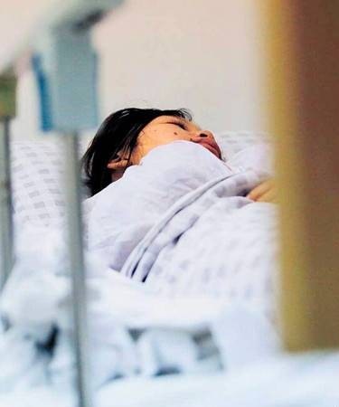 19岁女子厕所产婴抛下6楼