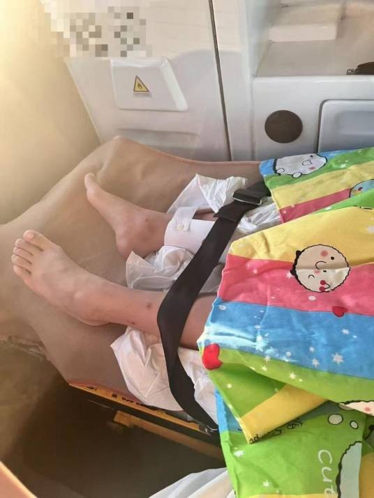 8·24列车上铺乘客跌落砸伤女孩事件
