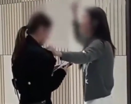 10·23合肥LV柜员与男客户暧昧事件