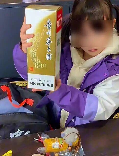2026年“小女孩50元买名酒”摆拍事件