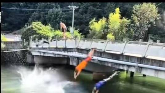 8·29台州多人桥上跳水致护栏倒塌事件