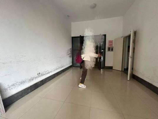 7·12武汉男童遭三轮撞倒身亡事件