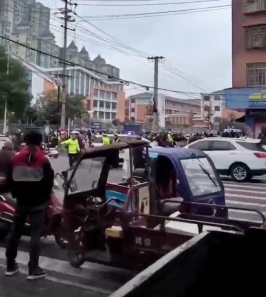 11·19常德学校门口撞人事件