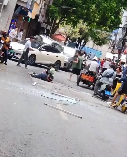 5·17南宁玻璃窗掉落事件