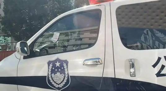 8·10沈阳警车违停被贴罚单事件