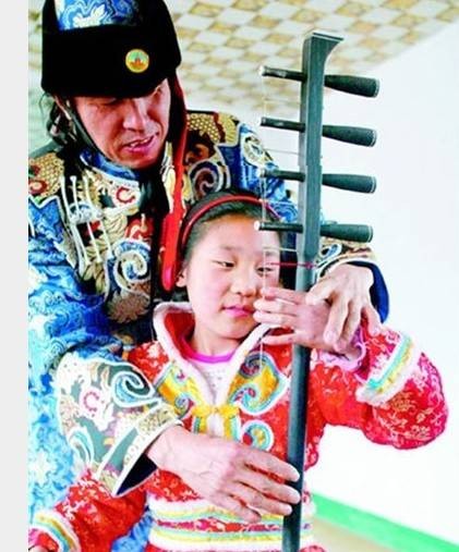 胡尔沁说书