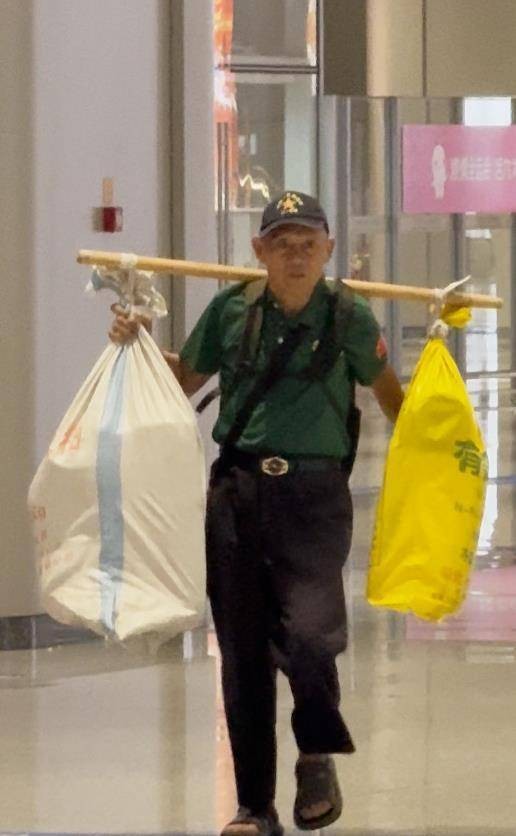 8·12慈利老人千里看儿孙事件