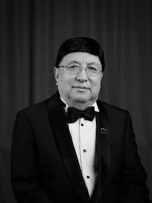 李明柱（爱乐男声合唱团著名男中音歌唱家、一级演员）