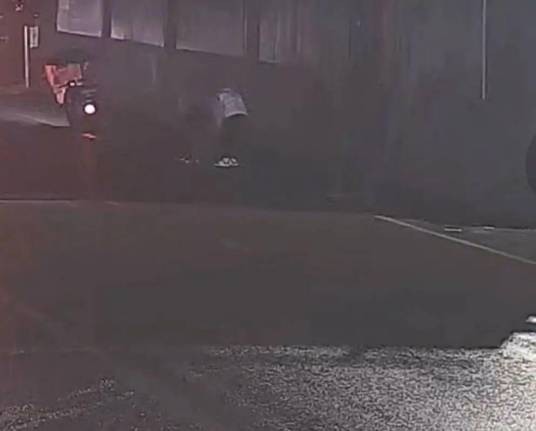 2·18乐山女子撞老人送医隐瞒事实离开事件