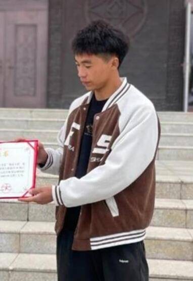 黄晓明（宁夏回族自治区固原市西吉县偏城乡涵江村村民）