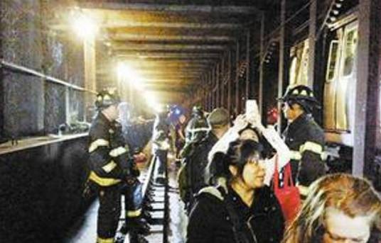 5·2纽约地铁列车脱轨事故