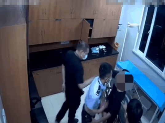 7·7男子抢夺民警配枪事件