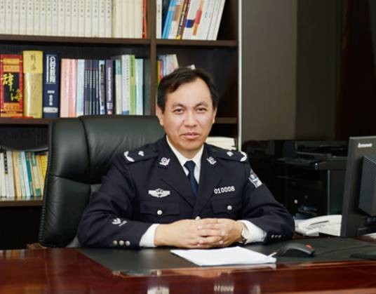 李冠一（郑州警察学院党委委员、副院长）
