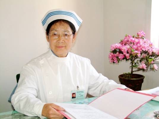 李桂美（青岛市公共卫生临床中心护理技术顾问、南丁格尔奖章获得者）