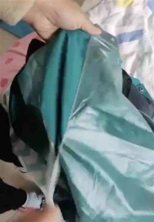 11·10家长吐槽江苏省运河中学冬季校服拆开全是薄膜事件