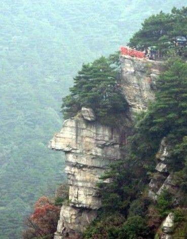 庐山巨人像