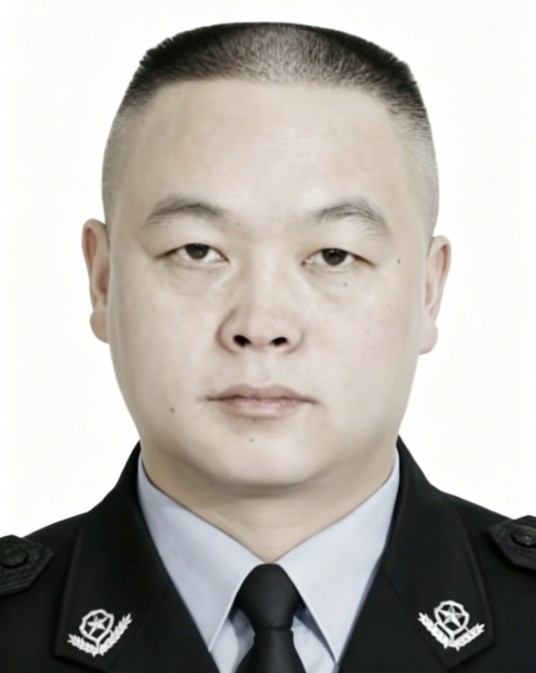 毛新宇（湖北省十堰市竹溪县龙坝派出所原所长）