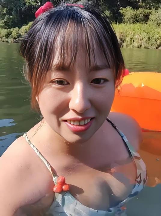冬泳女飞佳佳