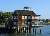 海港村（美国圣地亚哥市的海滨旅游景点）