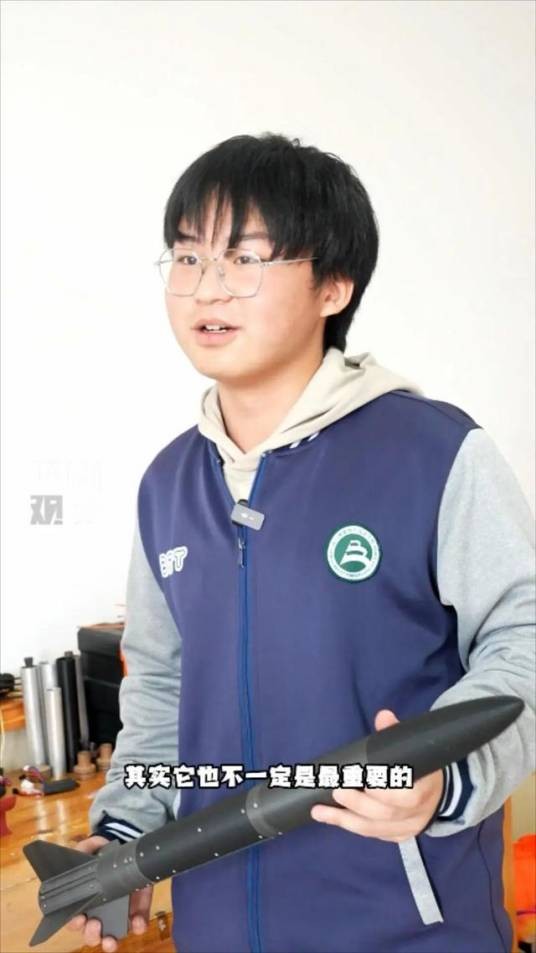 赵一豪（四川博瑞特外国语学校学生，09后火箭男孩）
