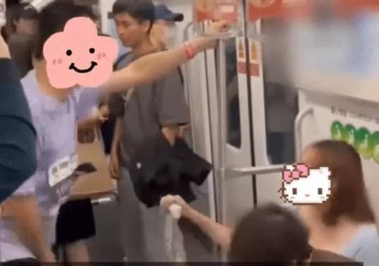 5·24上海地铁女子踢踹他人事件