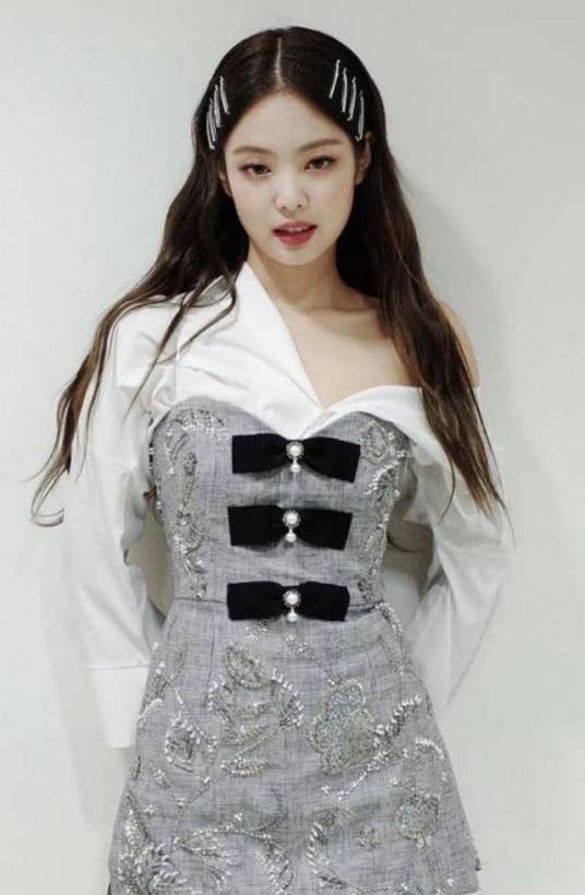 金珍妮（韩国女歌手，女子演唱组合BLACKPINK成员）