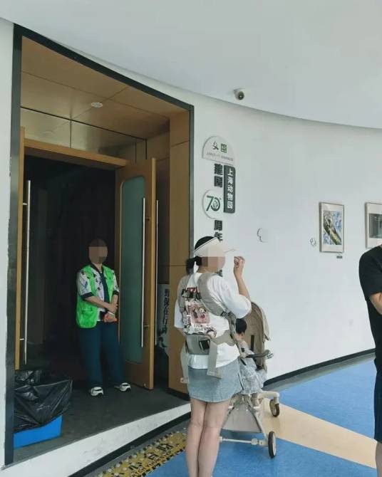 6·14上海动物园婴儿喝奶瓶被驱赶事件