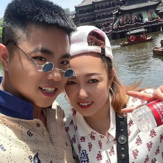 小辉夫妇记录生活