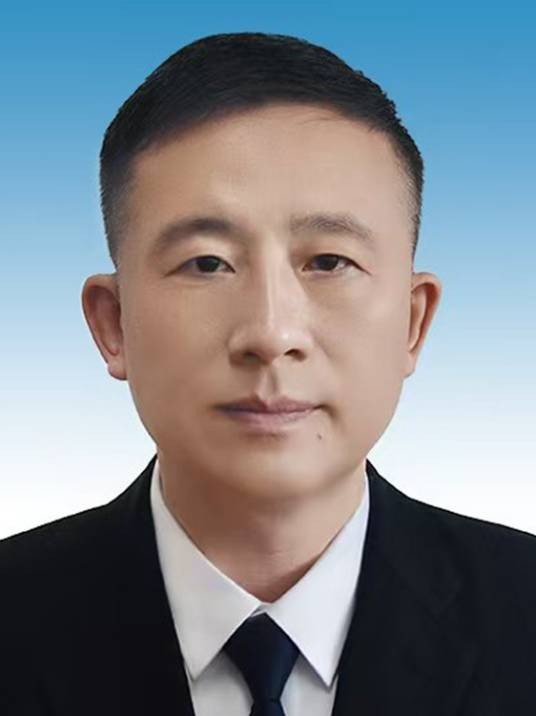 熊华（江西省南昌市东湖区人民政府副区长，南昌市公安局东湖分局党委书记、局长、督察长、三级高级警长）