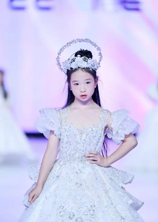 李欣芸（企业家董思阳的女儿）