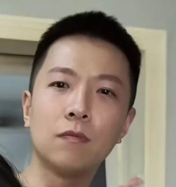 拉戈（重庆姐弟坠亡案妈妈的对象）