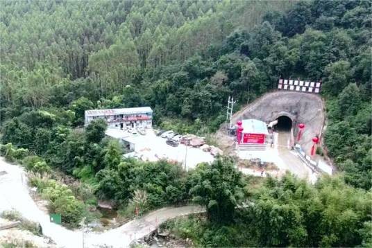 莲花山隧道（位于广东省的隧道）