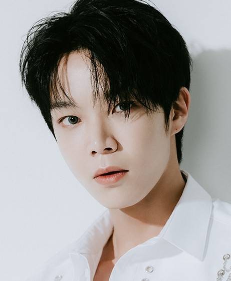 李东宪（韩国男歌手）