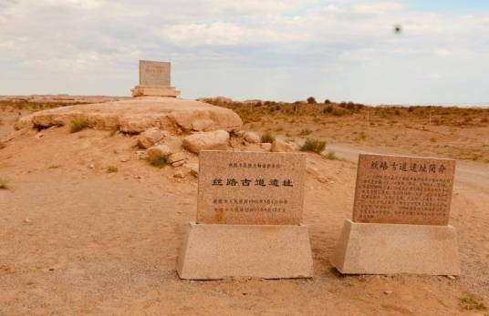 阳关古道(敦煌阳关遗址的古代丝绸之路道路)