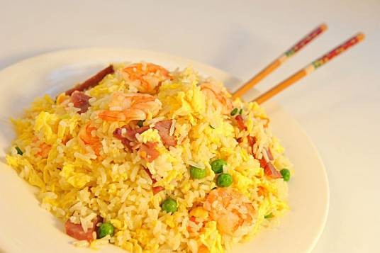蛋炒饭（以鸡蛋、米饭为主料制作的美食）