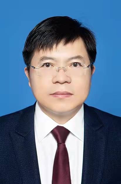 李品（江苏省滨海县委常委、政法委书记）