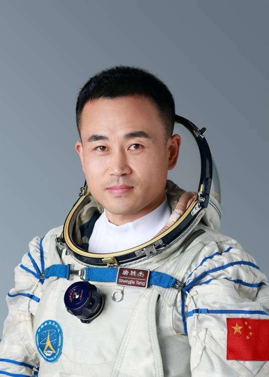 唐胜杰（中国人民解放军航天员大队四级航天员，神舟十七号航天员，英雄航天员，航天功勋奖章获得者，空军中校）