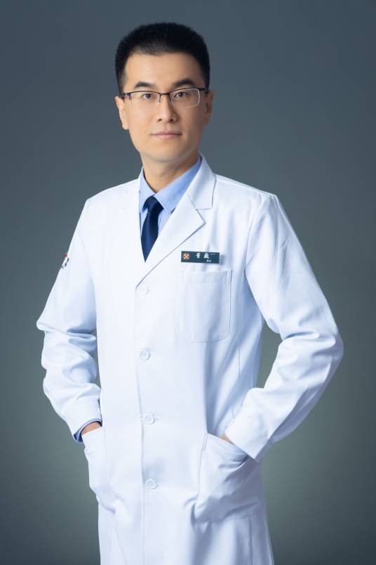 董巍（应急管理部应急总医院执业医师）