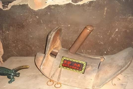 铁莲花（古代刑具）