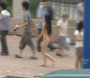 少女裸奔事件