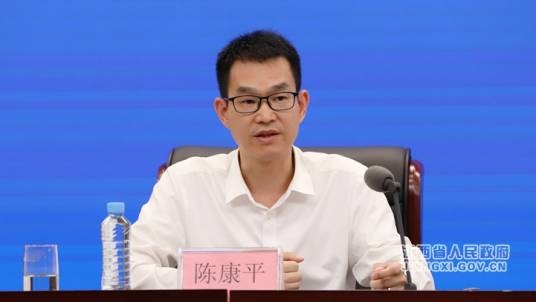 陈康平（浙江省第十四届人大代表，晶科能源公司副董事长）